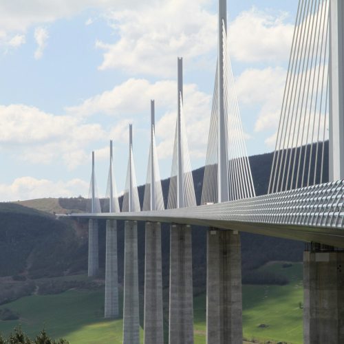 luca-onniboni-bUpwY7EdrlQ-unsplash